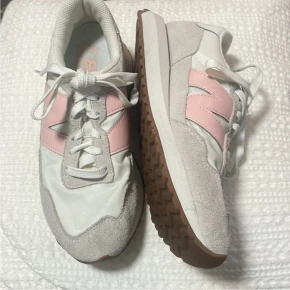 New Balance Women's Sneakers - Picture 4 of 8